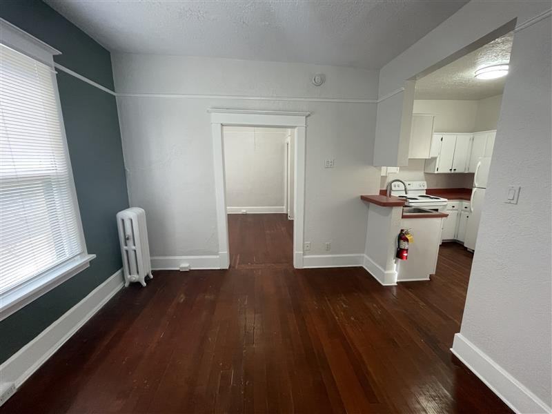 421 Broadway Blvd Se - Photo 4 of 50