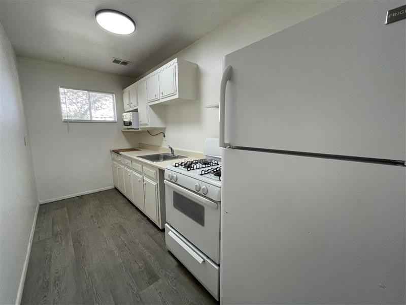 1914 Gold Ave Se - Photo 6 of 31