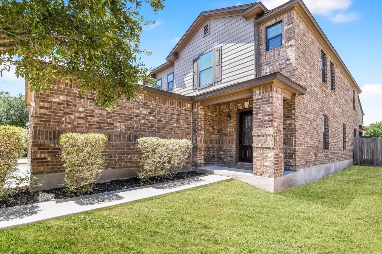 1103 Lonesome Oak Dr - Photo 3 of 30