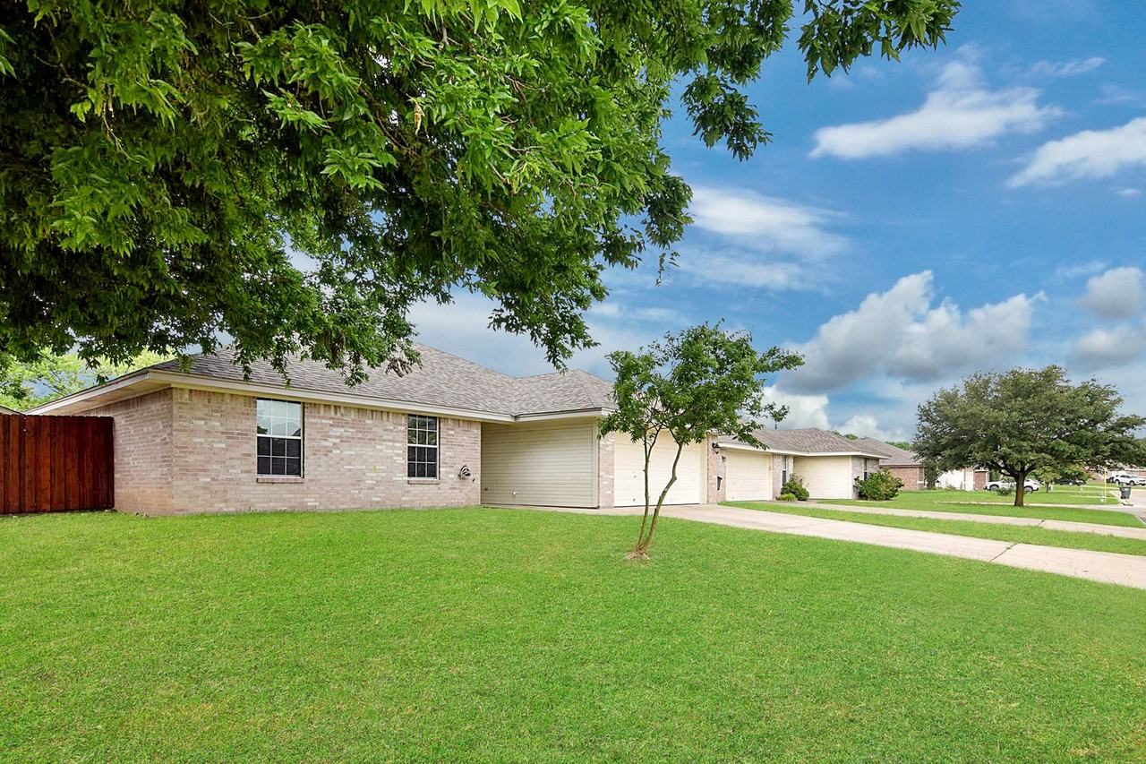 7211 Upland Bend Dr - Photo 3 of 22