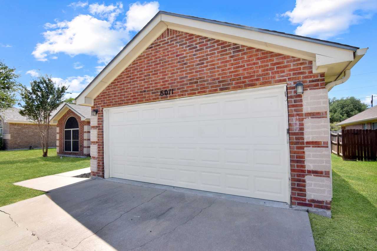 6011 Lolly Loop - Photo 2 of 19