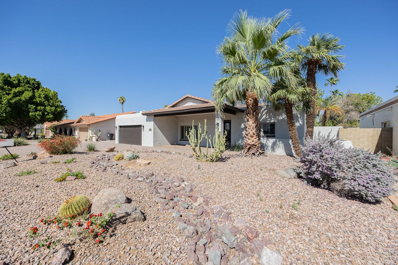 7466 E Windrose Dr - Photo 3 of 38