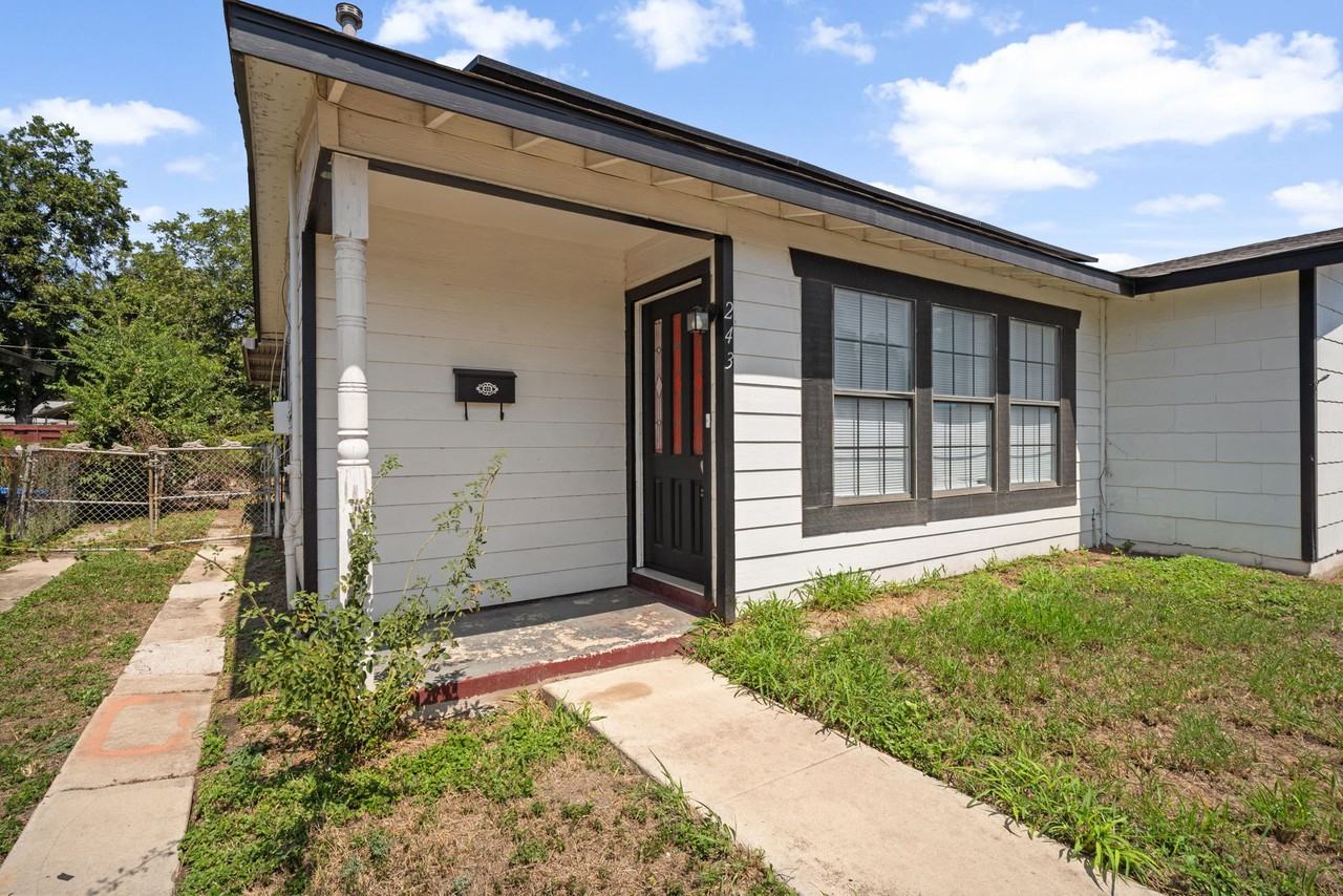 243 W Jewell St - Photo 2 of 22