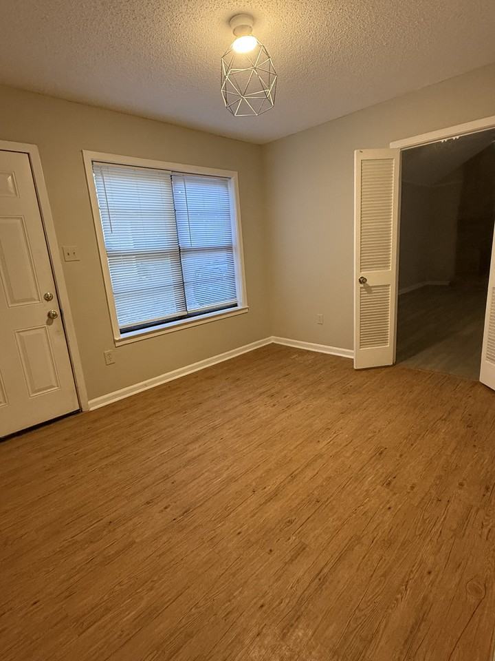 350 Bouldincrest Avenue - Photo 5 of 19