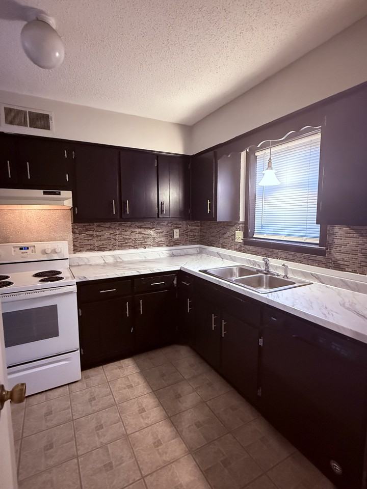 350 Bouldincrest Avenue - Photo 6 of 19