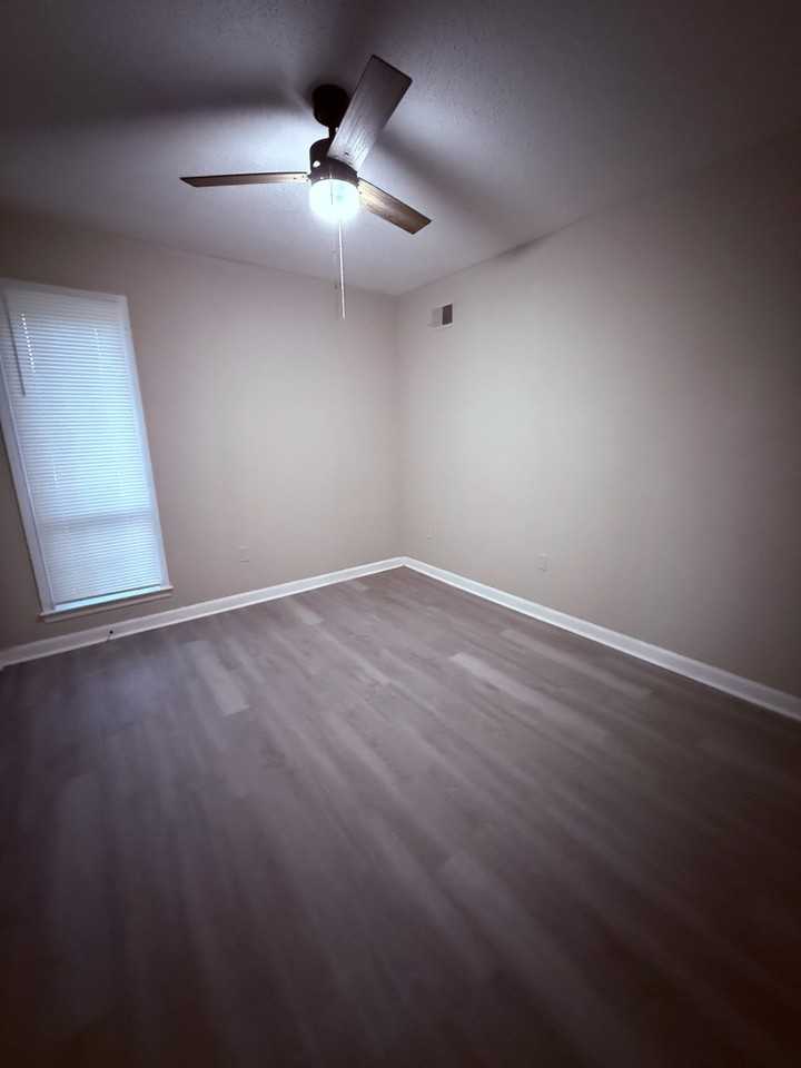 350 Bouldincrest Avenue - Photo 7 of 19