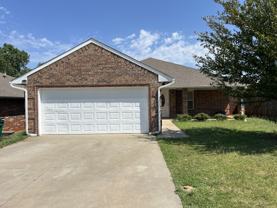 633 Se 26th St - Photo 1 of 1