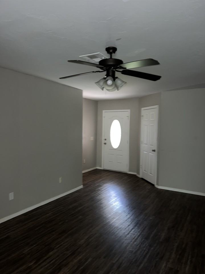 633 Se 26th St - Photo 3 of 14