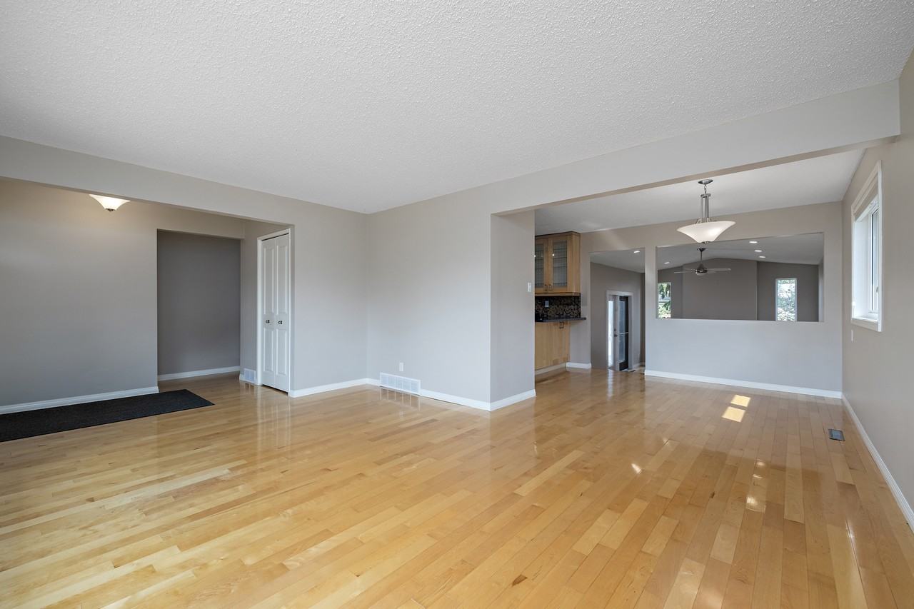 11716 39 Ave Nw - Photo 3 of 50