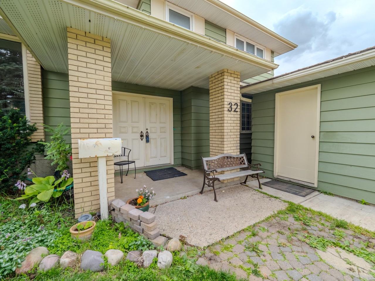 32 Garfield Cres - Photo 3 of 50