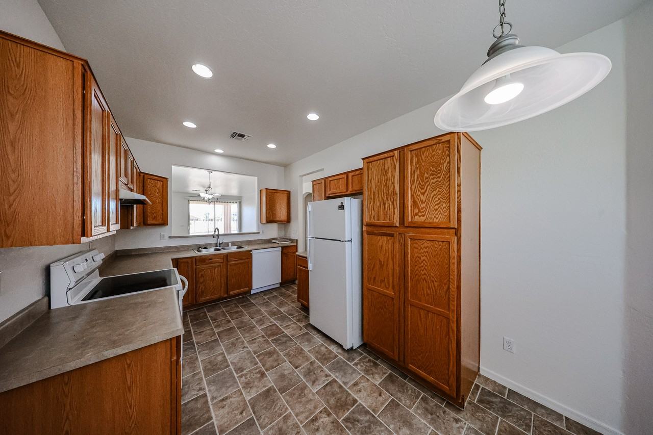 5614 W Lydia Ln - Photo 4 of 29