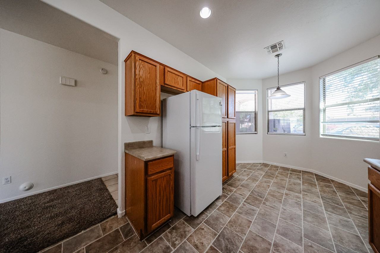 5614 W Lydia Ln - Photo 5 of 29