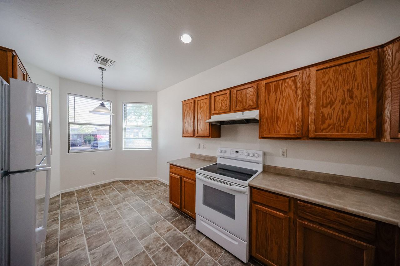 5614 W Lydia Ln - Photo 6 of 29