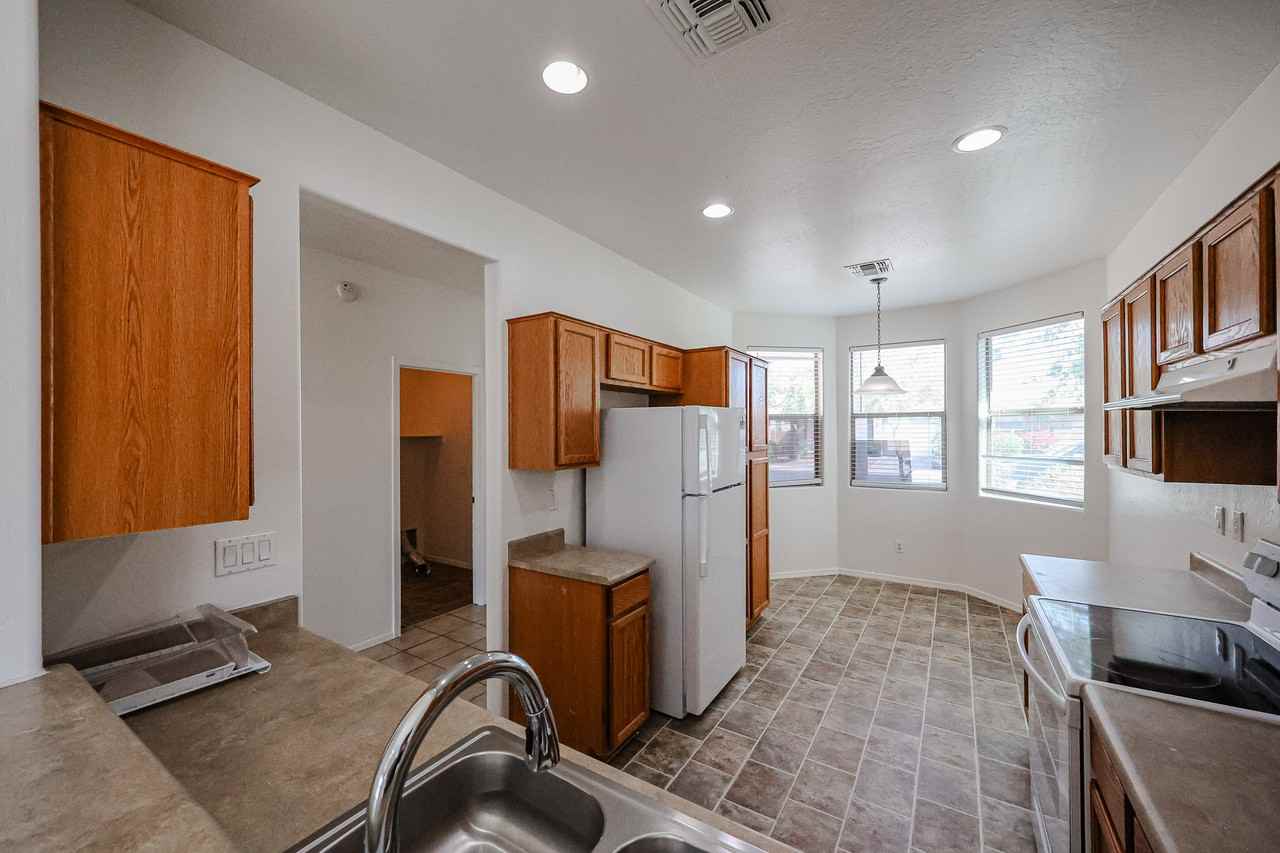 5614 W Lydia Ln - Photo 7 of 29