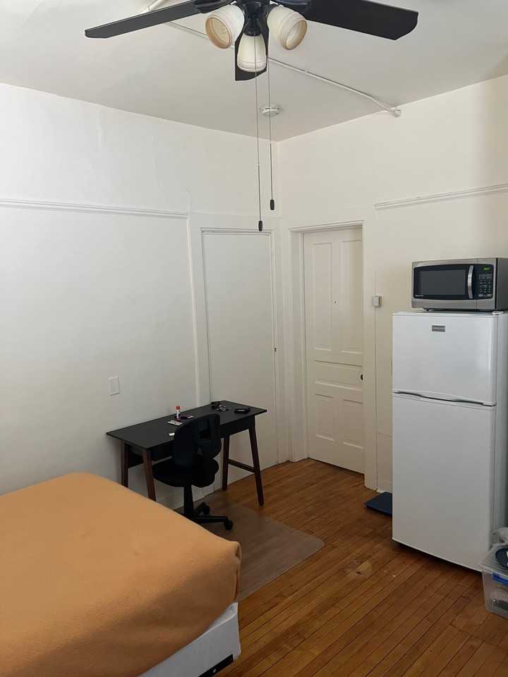 407 Wisconsin Ave #1C2 - Photo 3 of 15
