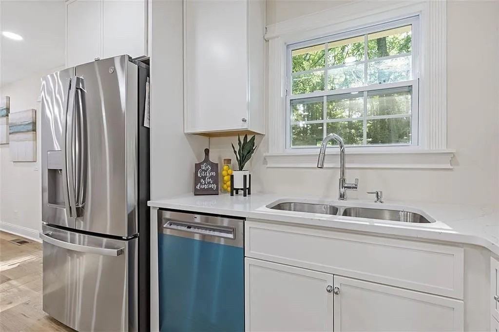 2856 Bay Leaf Dr Se - Photo 2 of 31