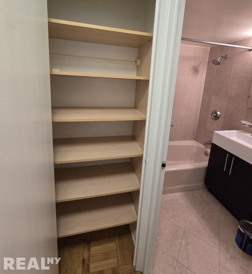 E 63rd St #1G - Photo 5 of 6