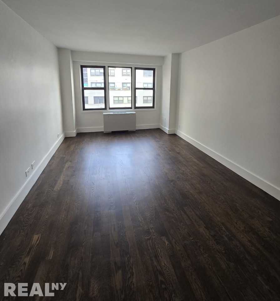 E 63rd St #11E - Photo 2 of 9