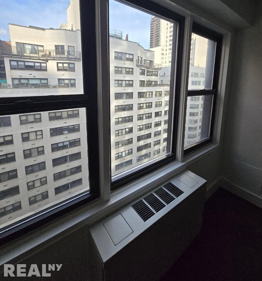 E 63rd St #11E - Photo 3 of 9