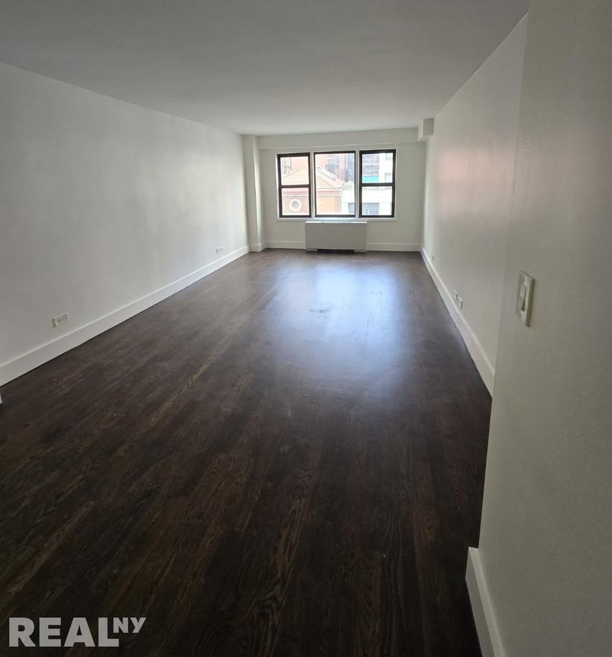 E 63rd St #11E - Photo 6 of 9