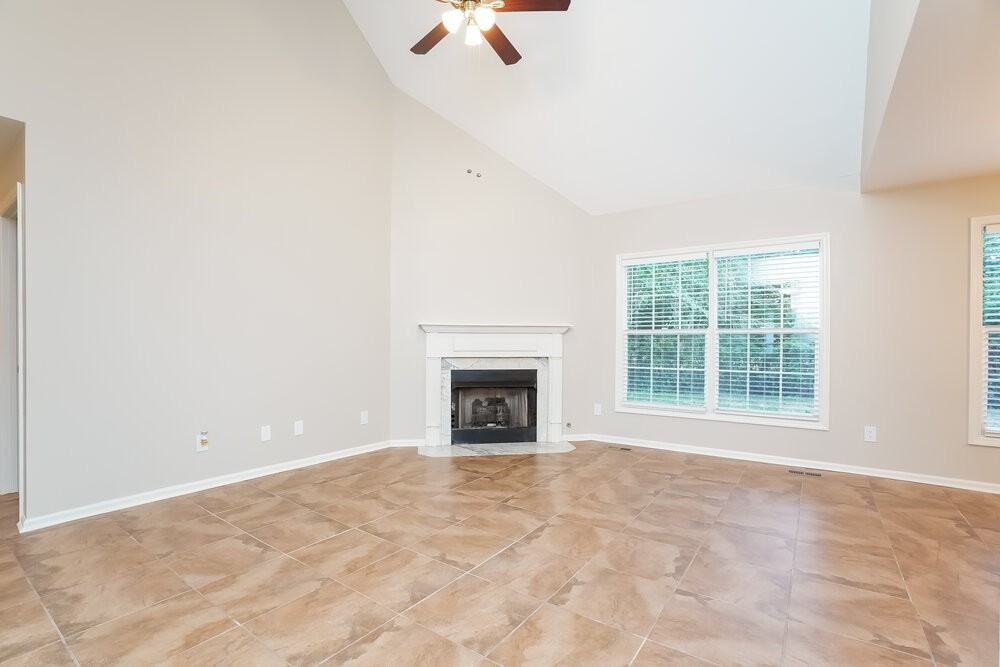 649 Kingsway Dr - Photo 4 of 17