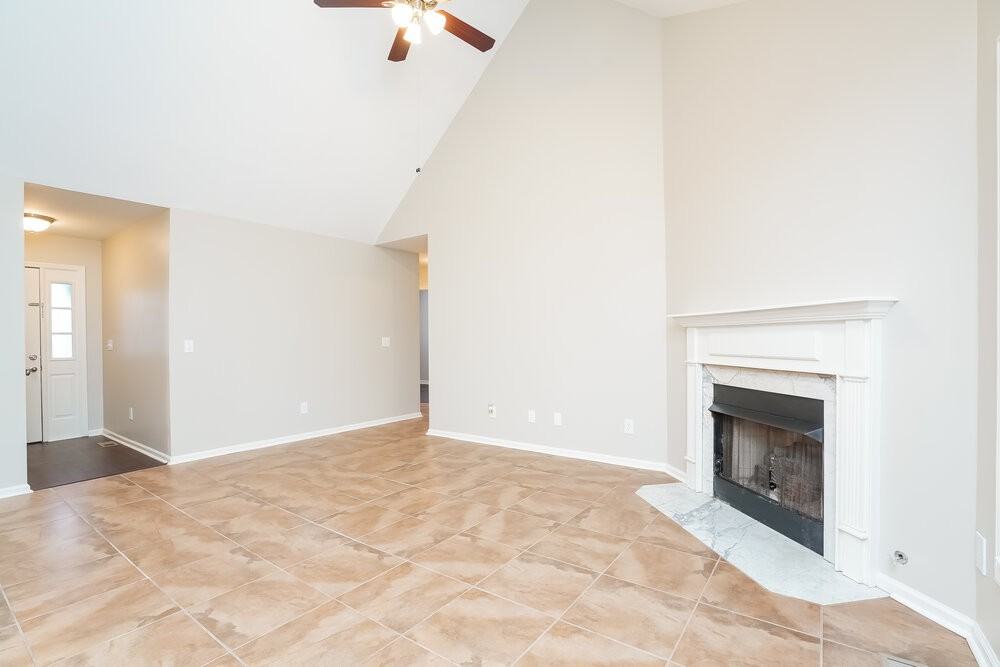 649 Kingsway Dr - Photo 5 of 17