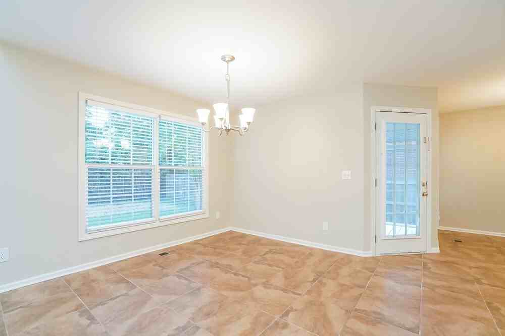 649 Kingsway Dr - Photo 6 of 17