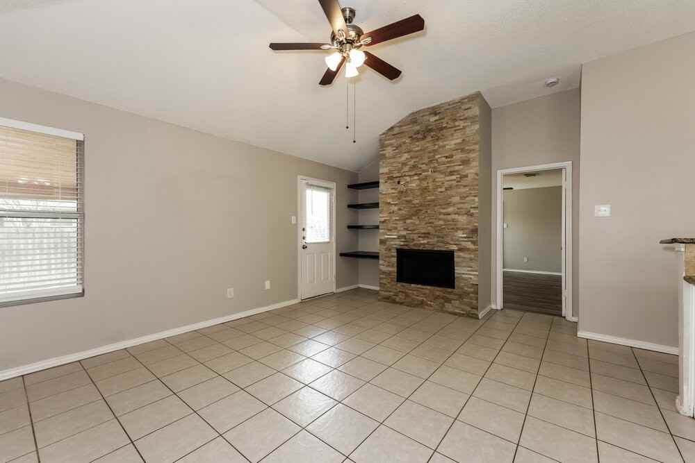 321 Taylor St - Photo 3 of 16