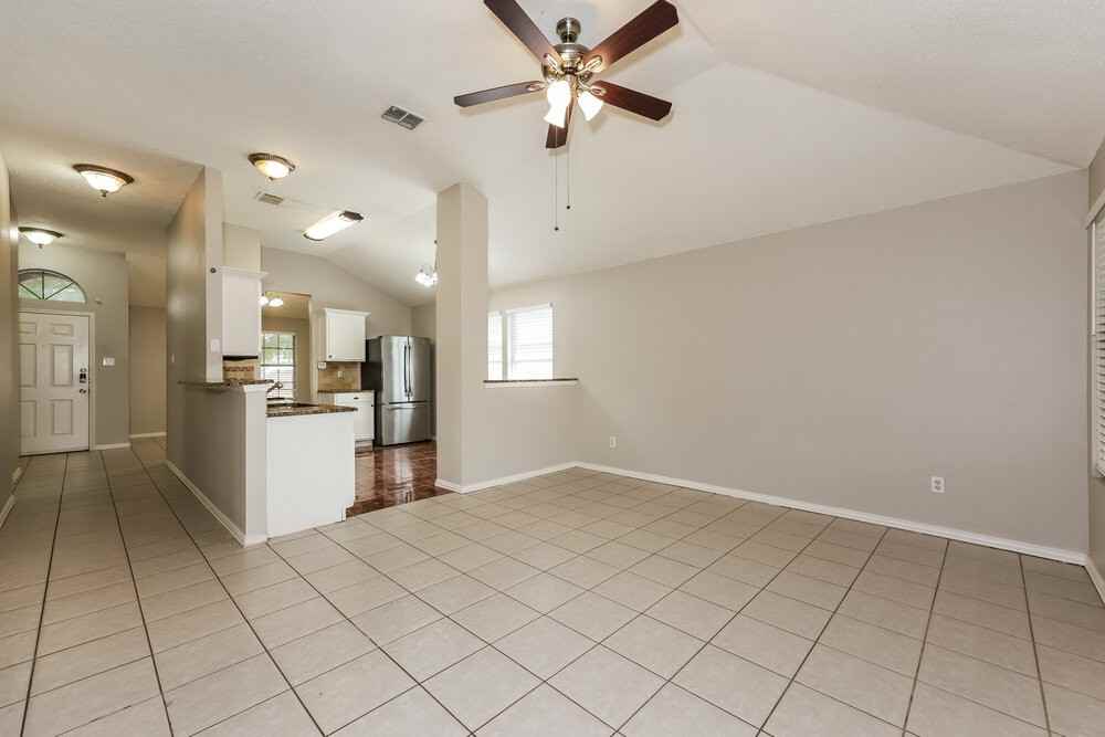 321 Taylor St - Photo 4 of 16