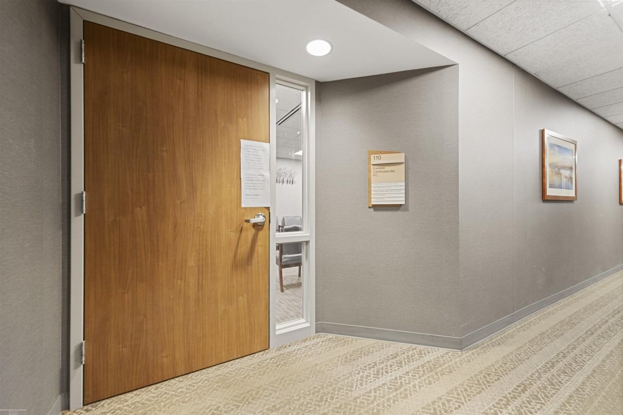 16815 E Jefferson Ave - Photo 5 of 35