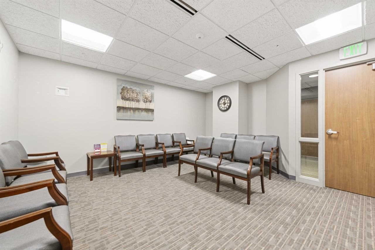 16815 E Jefferson Ave - Photo 6 of 35