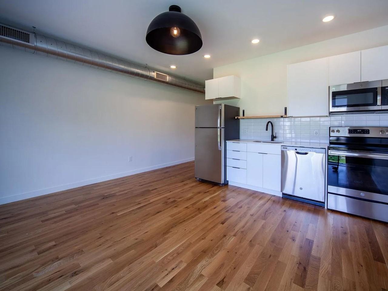 548 West State Street - Photo 3 of 10