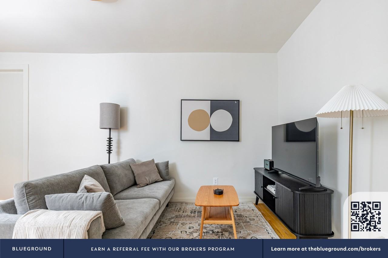 308 East 78th Street - Photo 5 of 22