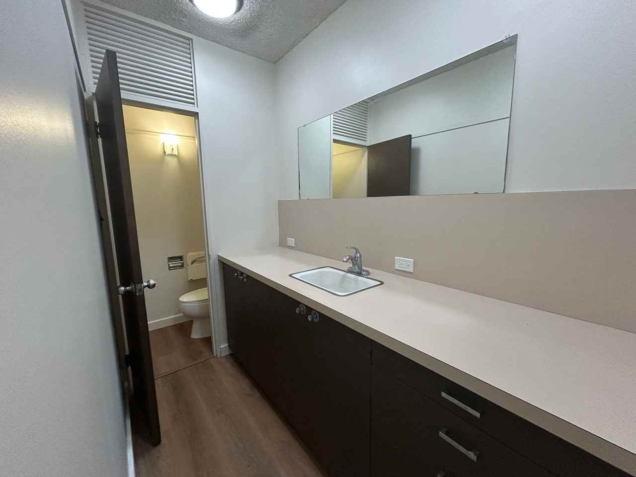 1109 12th Ave #102 - Photo 6 of 11