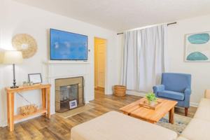 featured image of 3912 Crestview Dr