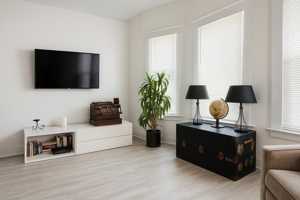 featured image of 607 E Euclid St