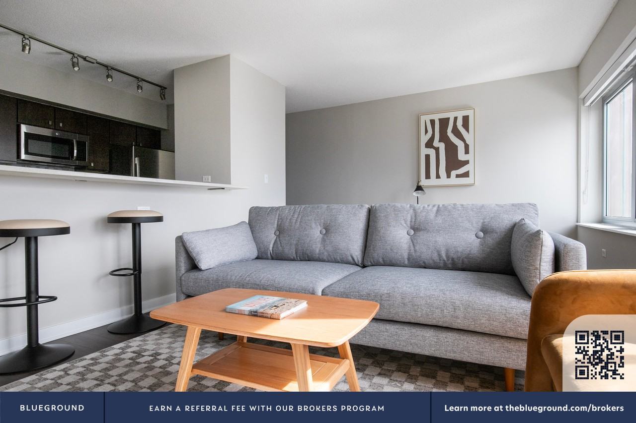 121 W Chestnut St #1291 - Photo 5 of 36