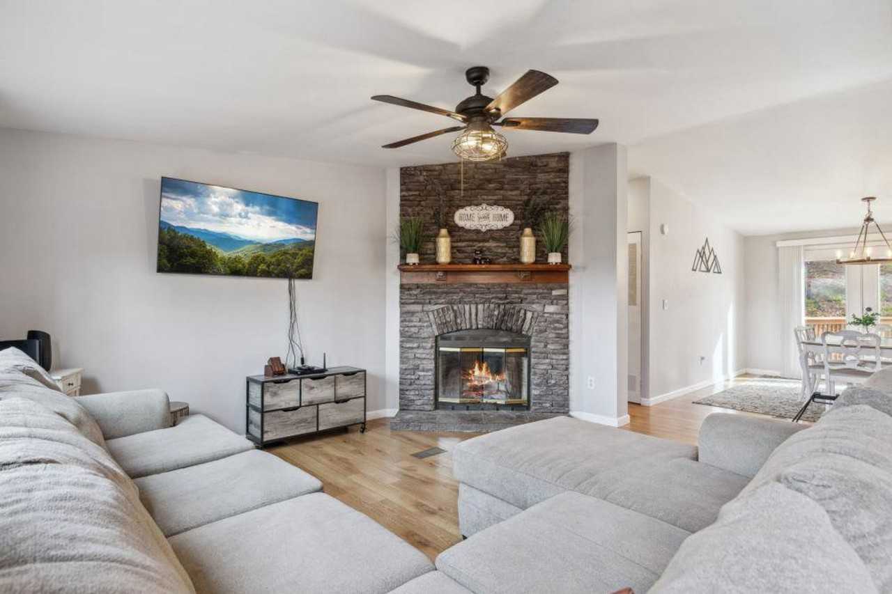 1009 Sumac Ct #1267855P - Photo 3 of 29