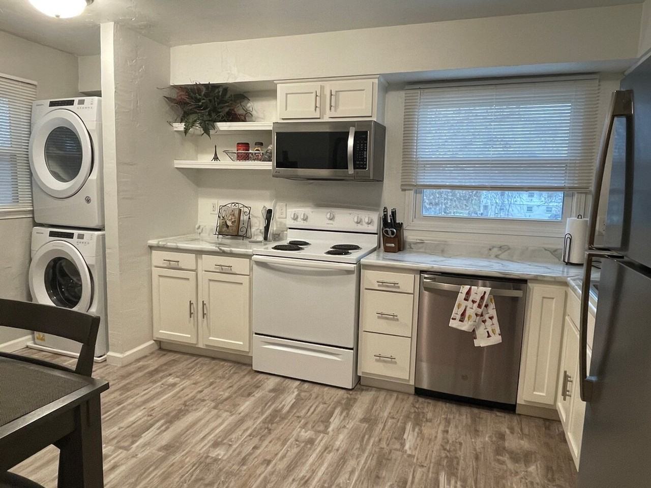 915 W Weiland Ave #1296524P - Photo 4 of 21