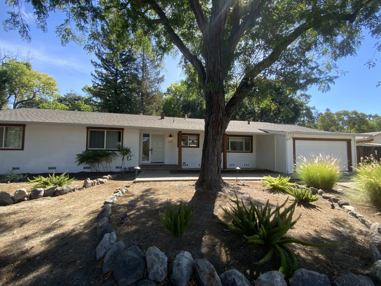 632 Everett Drive - Photo 2 of 25