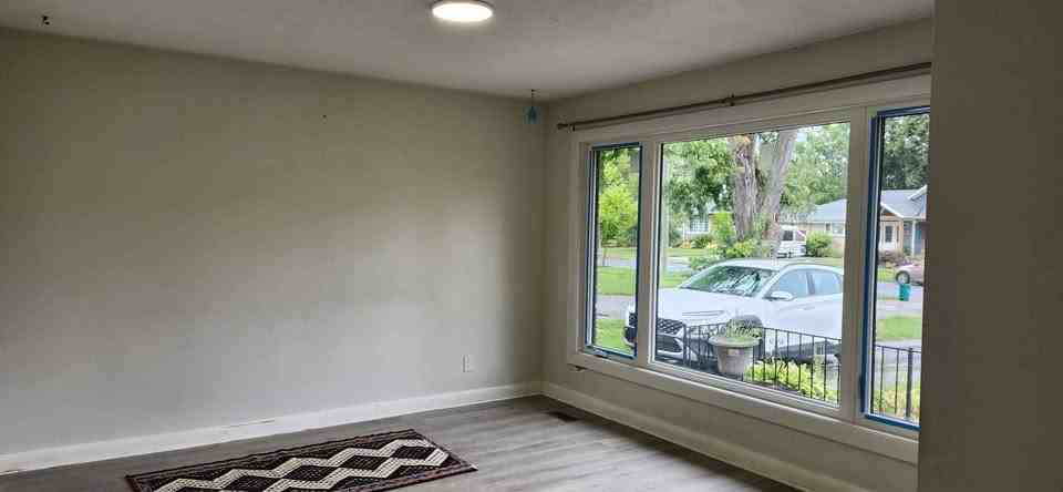 Melrose Avenue - Photo 3 of 12