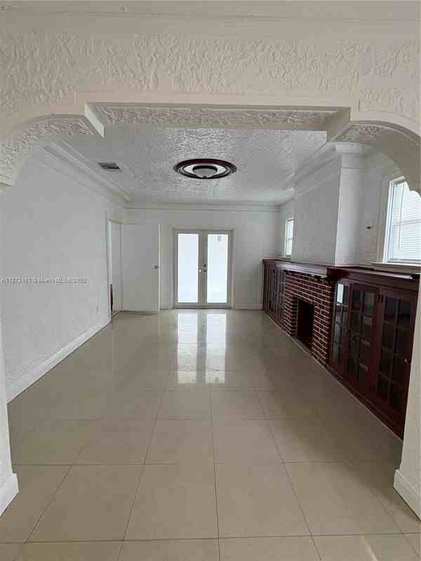 1560 Nw 25th Ave ##1 - Photo 3 of 3