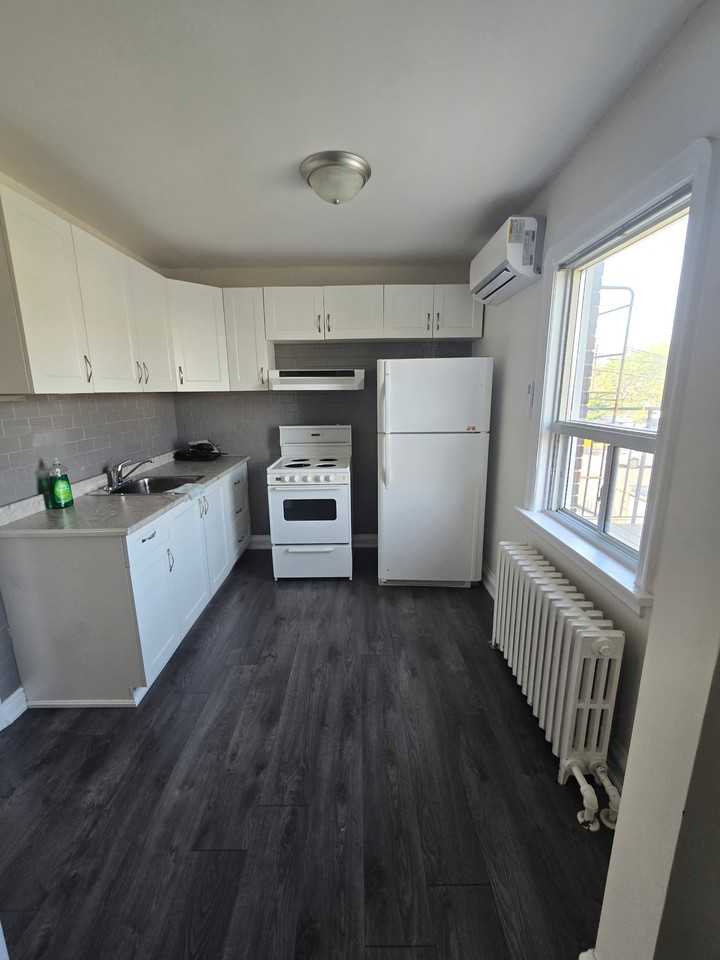 8 Sully Crescent #2 - Photo 2 of 10