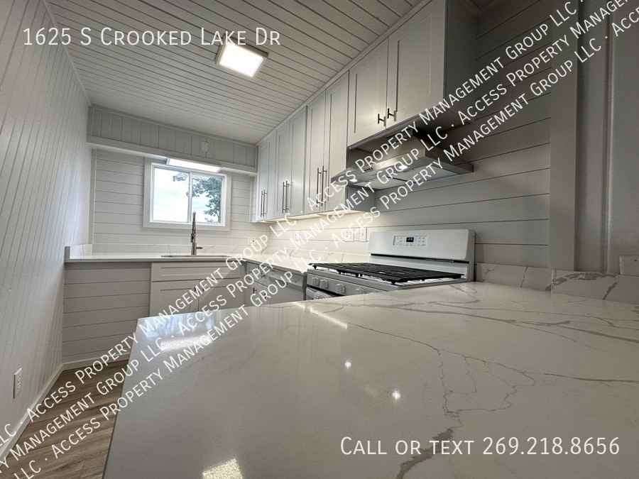 1625 S Crooked Lake Dr - Photo 2 of 29