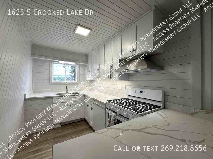 1625 S Crooked Lake Dr - Photo 3 of 29