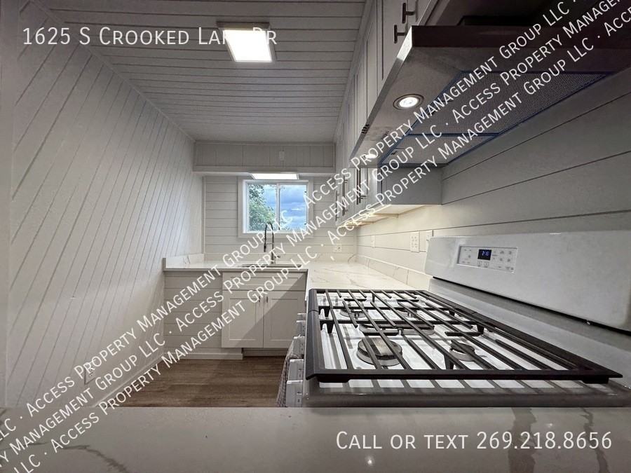 1625 S Crooked Lake Dr - Photo 5 of 29