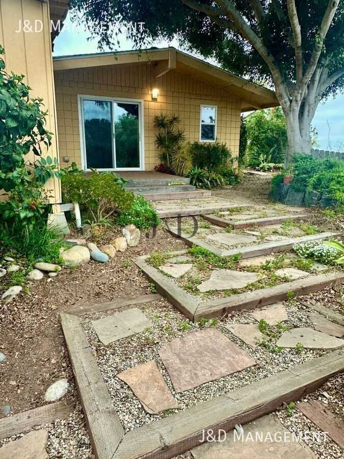 2031 Crest Dr - Photo 2 of 15