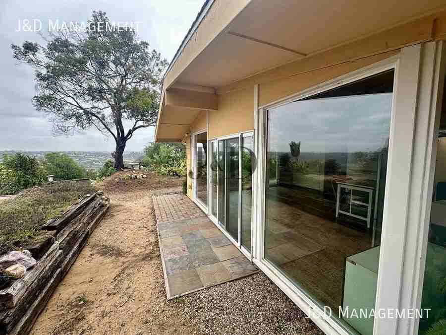 2031 Crest Dr - Photo 3 of 15