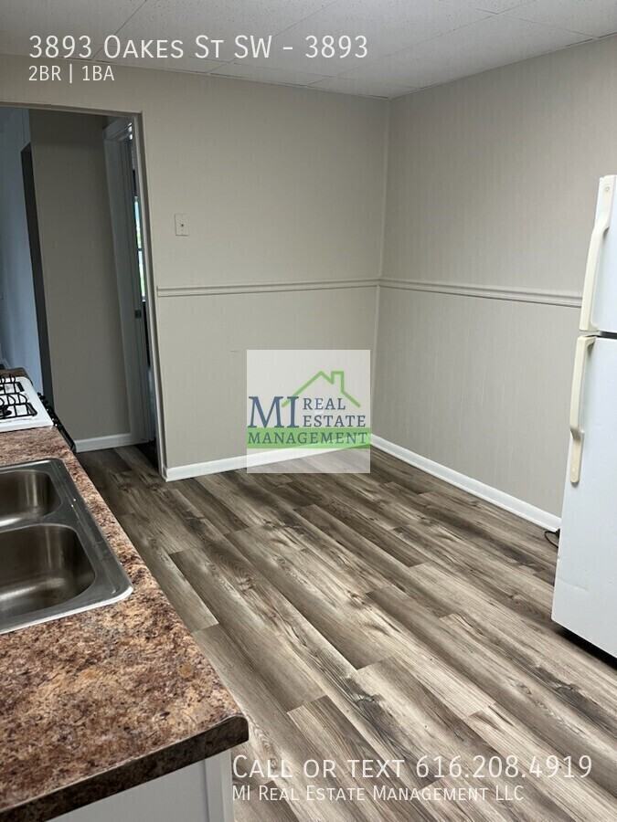 3893 Oakes St Sw #3893 - Photo 2 of 9