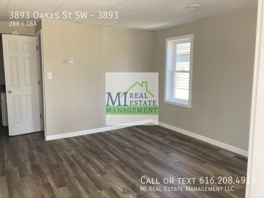 3893 Oakes St Sw #3893 - Photo 3 of 9